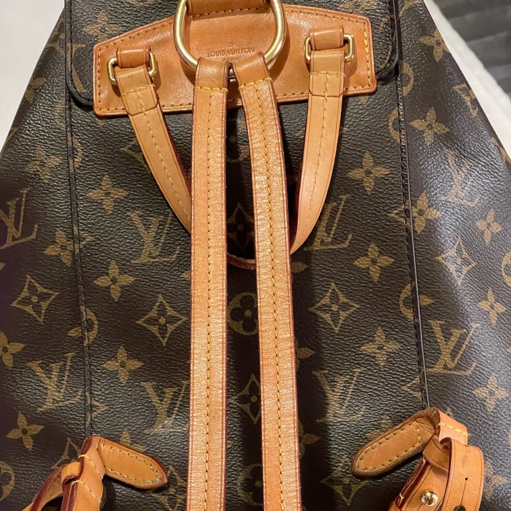 Louis Vuitton brown monogram montsouris backpack in used condition. - Picture 4 of 9
